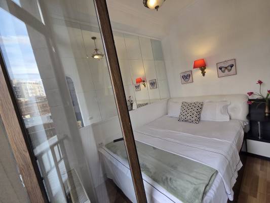 ფოტო 5: ბინა მთაწმინდაზე პარლამენტის შენობის უკან