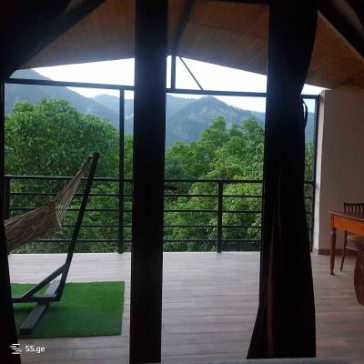 ფოტო 4: ქირავდება ოთახები საოჯახო სასტუმროში აივნითა და მთის ხედებით