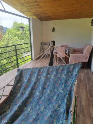 ფოტო 5: ქირავდება ოთახები საოჯახო სასტუმროში აივნითა და მთის ხედებით