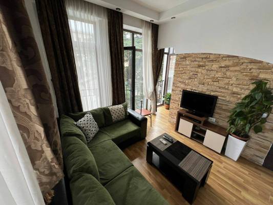 ფოტო 9: ბინა თავისუფლების მოედანთან