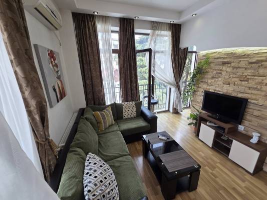 ფოტო 14: ბინა თავისუფლების მოედანთან