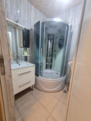 ფოტო 4: ქირავდება 1 ოთახიანი ბინა დღიურად საბურთალოზე