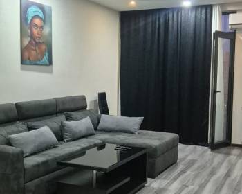 ქირავდება 2 ოთახიანი მყუდრო ბინა