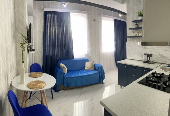 ფოტო 2: აღმაშენებელზე. პალმების ხეივანში. სიმბას კორპუსი