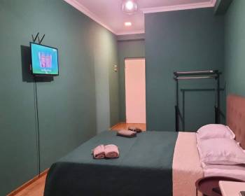 თამარ მეფეზე. მაკდონალდსიდან 100 მეტრში.