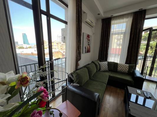 ფოტო 1: ბინა მთაწმინდაზე,  პარლამენტის უკან