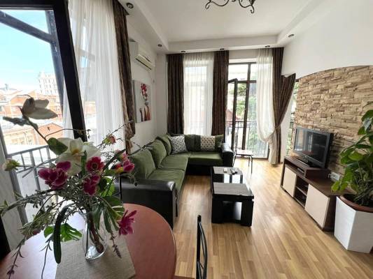 ფოტო 11: ბინა მთაწმინდაზე,  პარლამენტის უკან