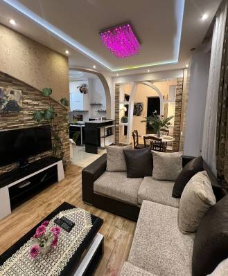 ფოტო 11: 2 ბინა მეტრო თავისუფლების მოედანთან