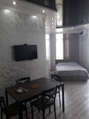 ფოტო 1: 21 სართულზე ქირავდება ერთ ოთახიანი ბინა