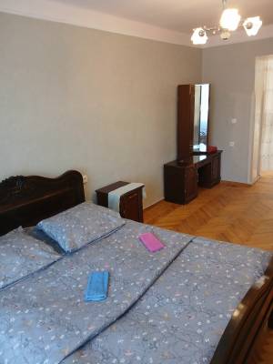 ფოტო 3: დღიურზე.