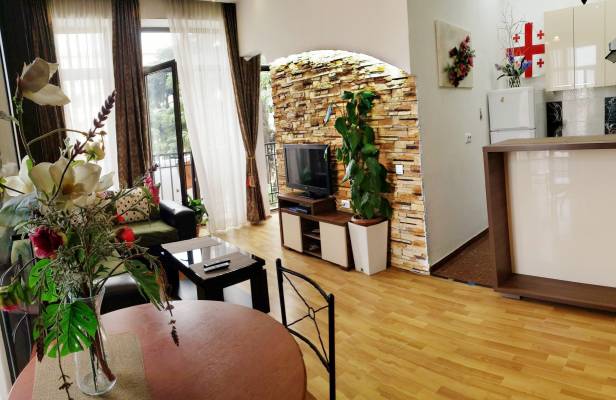 ფოტო 3: ბინა მეტრო თავისუფლების მოედანთან