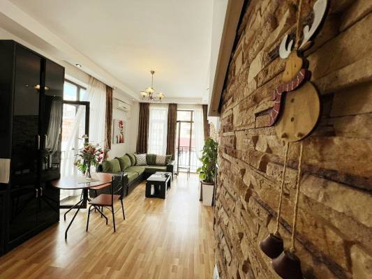 ფოტო 12: ბინა მეტრო თავისუფლების მოედანთან