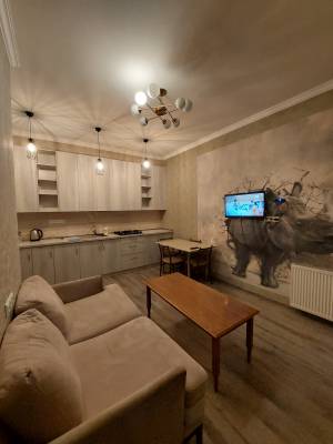 ფოტო 1: ქირავდება დღიურად და საათობრივად 2 ოთახიანი ბინა დიდ დიღომში