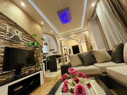 ფოტო 9: ბინა მეტრო თავისუფლების მოედანთან