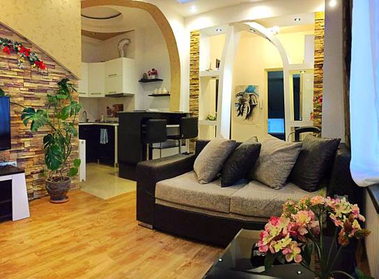 ფოტო 12: ბინა მეტრო თავისუფლების მოედანთან