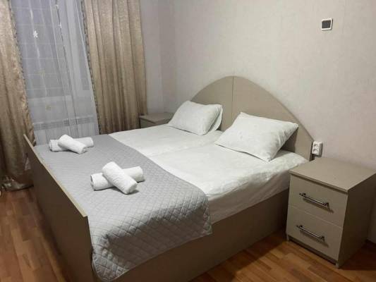 ფოტო 5: ქირავდება დღიურად ბინა ქუთაისში. თაბუკაშვილის ქუჩა 12 ნომერი ბინა. მაქვს ცენტრალური გათბობა და ყველა საჭირო ინვენტარით დიასახლისის გარეშე.