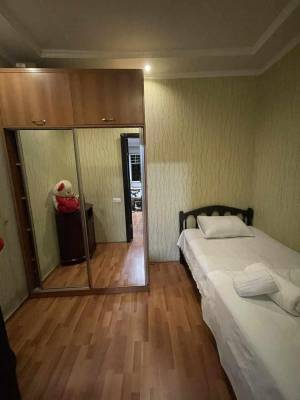 ფოტო 8: ქირავდება დღიურად ბინა ქუთაისში. თაბუკაშვილის ქუჩა 12 ნომერი ბინა. მაქვს ცენტრალური გათბობა და ყველა საჭირო ინვენტარით დიასახლისის გარეშე.