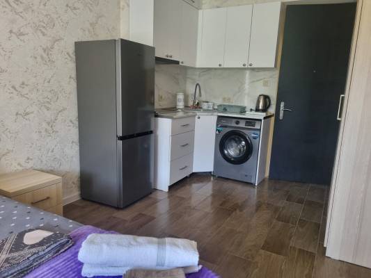 ფოტო 2: ქირავდება ახალი გარემონტებული აპარტამენტი  სტუდიო