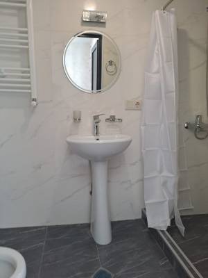 ფოტო 5: ქირავდება ახალი გარემონტებული აპარტამენტი  სტუდიო