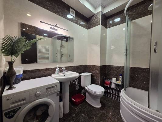 ფოტო 11: ბინა მეტრო თავისუფლების მოედანთან