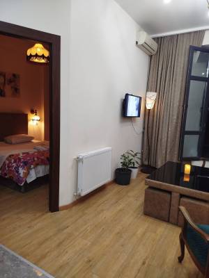 ფოტო 15: ქირავდება,  ს. ცინცაძეს N -9„.