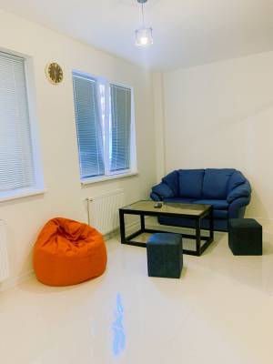 ფოტო 2: კიკვიძის  პარკთან  ქირავდება დღიურად ახალაშენებულ კორპუსში,  სუფთა,  კეთილმოწყობილი ბინა.