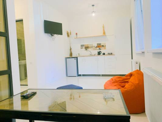 ფოტო 4: კიკვიძის  პარკთან  ქირავდება დღიურად ახალაშენებულ კორპუსში,  სუფთა,  კეთილმოწყობილი ბინა.