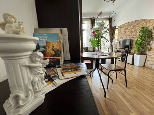 ფოტო 7: ბინა მთაწმინდაზე. პარლამენტის შენობის უკან