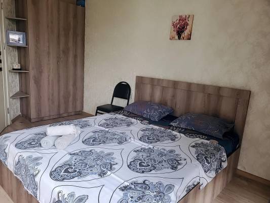 ფოტო 1: ქირავდება მყუდრო ბინა