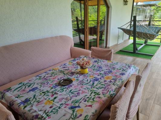 ფოტო 3: ქირავდება ორ ოთახიანი აპარტამენტი აივნითა და მთის პანორამული ხედით