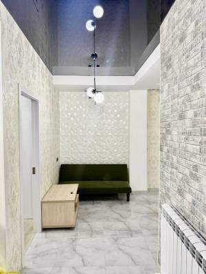 ფოტო 11: კიკვიძის ბაღთან