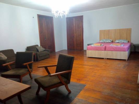 ფოტო 6: ქირავდება ზუგდიდში ბინა კერძო სახლში.