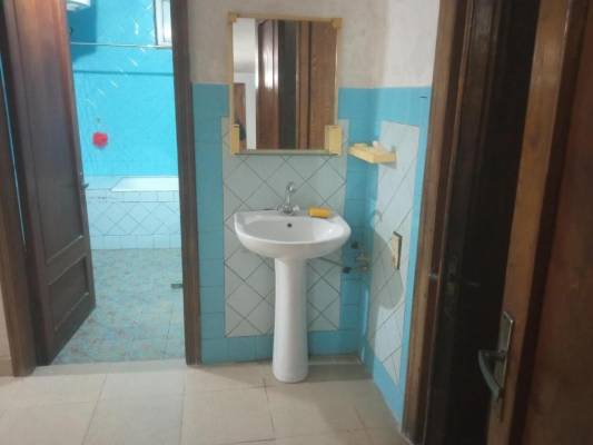 ფოტო 10: ქირავდება ზუგდიდში ბინა კერძო სახლში.