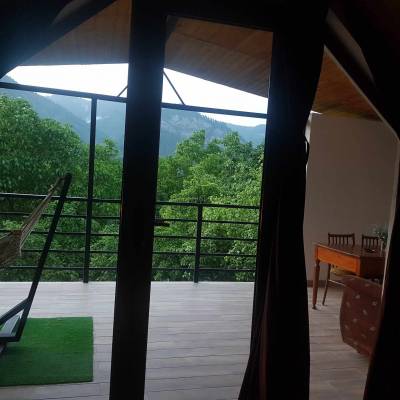 ფოტო 6: ქირავდება ორ ოთახიანი აპარტამენტი აივნითა და მთის ხედით