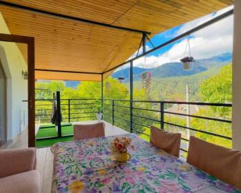 ქირავდება ორ ოთახიანი აპარტამენტი აივნითა და მთის პანორამული ხედით