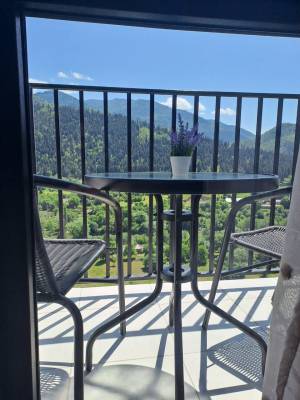 ფოტო 1: ქირავდება ახალი გარემონტებული აპარტამენტი სტუდიი