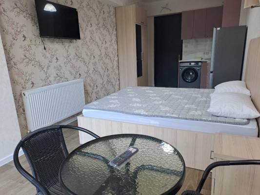 ფოტო 8: ქირავდება ახალი გარემონტებული აპარტამენტი სტუდიი