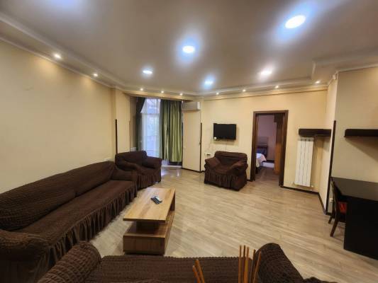 ფოტო 1: ქირავდება საათობით და დღიურად კომფორტული ბინა წერეთლის მეტროსთან.