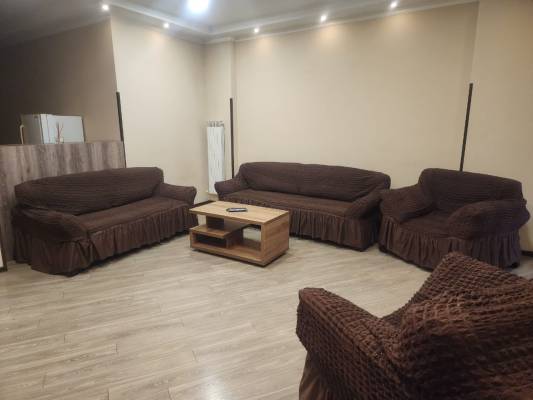 ფოტო 2: ქირავდება საათობით და დღიურად კომფორტული ბინა წერეთლის მეტროსთან.