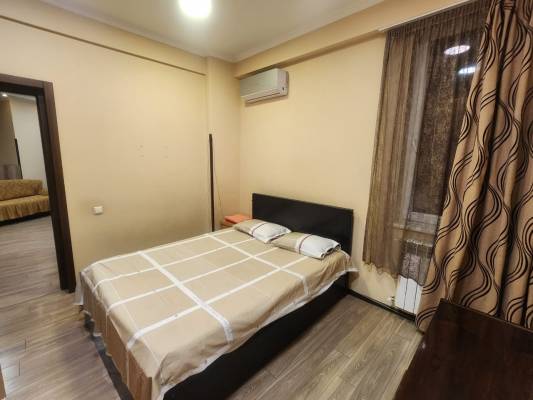 ფოტო 4: ქირავდება საათობით და დღიურად კომფორტული ბინა წერეთლის მეტროსთან.