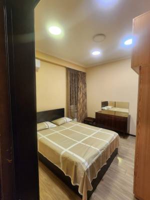 ფოტო 5: ქირავდება საათობით და დღიურად კომფორტული ბინა წერეთლის მეტროსთან.