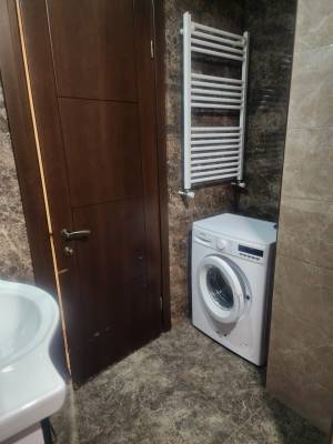 ფოტო 6: ქირავდება საათობით და დღიურად კომფორტული ბინა წერეთლის მეტროსთან.