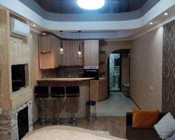 აღმაშენებლის N 112 ახლაშენებული ბინა. პალმების ხეივანში