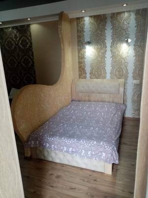 ფოტო 4: აღმაშენებლის N 112 ახლაშენებული ბინა. პალმების ხეივანში