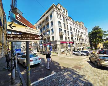 მყუდრო ბინა დღიურად რუსთაველის გამზირზე