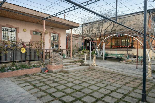 ფოტო 1: ქირავდება აგარაკი წვეულებებისთვის თბილისის ზღვის ხედით