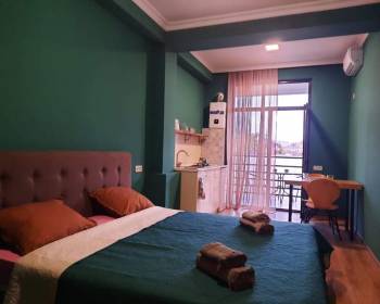 თამარ მეფეზე. მაკდონალდსიდან 100 მეტრში