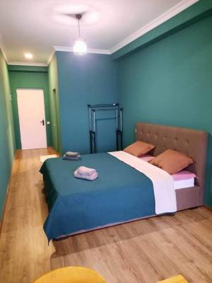 ფოტო 2: თამარ მეფეზე. მაკდონალდსიდან 100 მეტრში