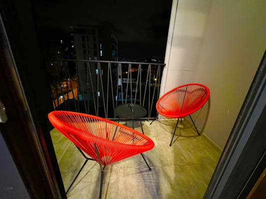 ფოტო 2: დღიურად ღრმაღელის მეტროსთან