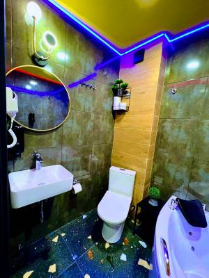 ფოტო 4: დღიურად ღრმაღელის მეტროსთან